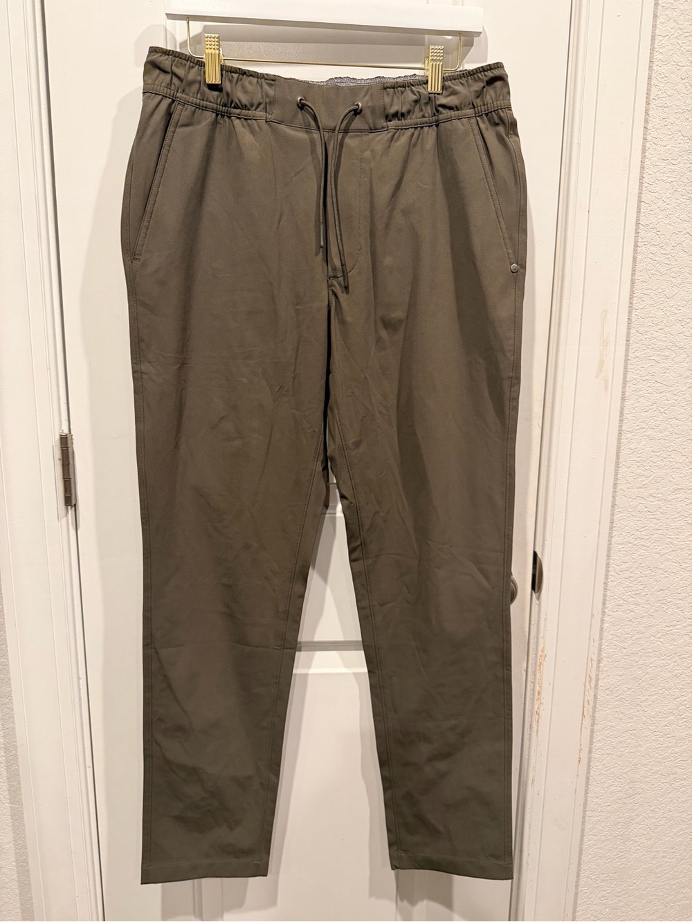 Lululemon Men’s Olive Green Pull-On Pants Size Medium